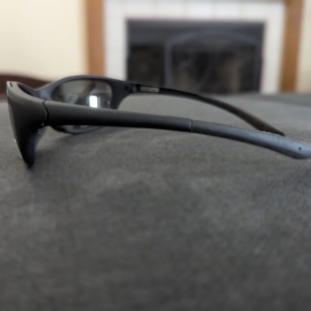 Foster Grant Track Polarized Sports Sunglasses for Men or Women, Black - Picture 5 of 8